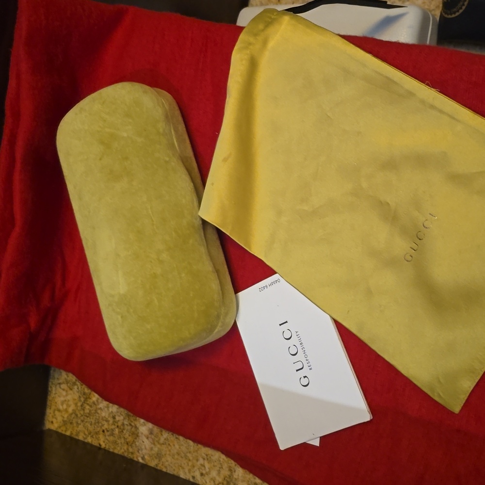 Sunglasses box and pouch